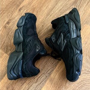 Men's Black Athletic Shoes